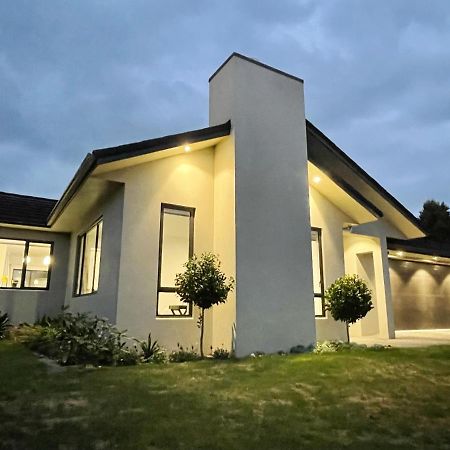 Modern，Spacious 5 Bedroom House In North แฮมิลตัน ภายนอก รูปภาพ