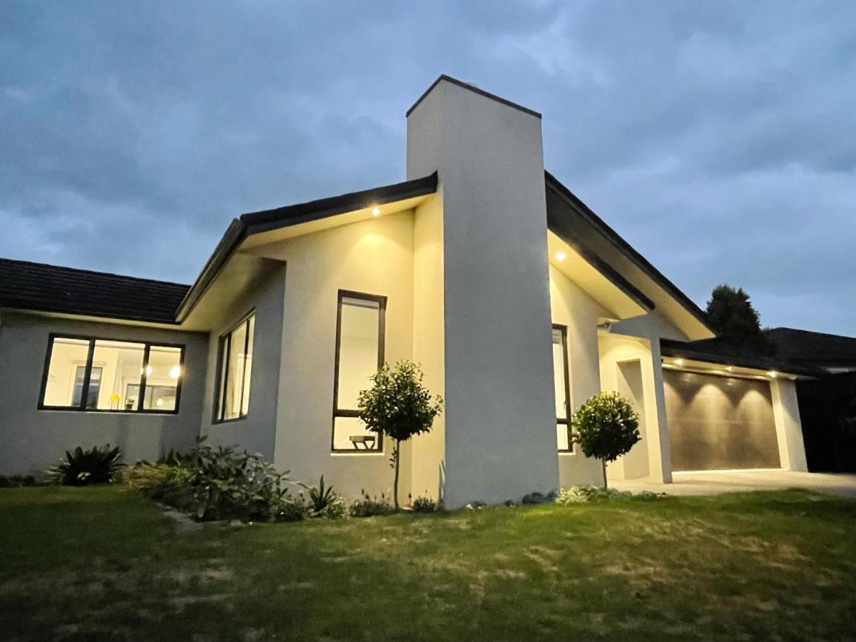 Modern，Spacious 5 Bedroom House In North แฮมิลตัน ภายนอก รูปภาพ